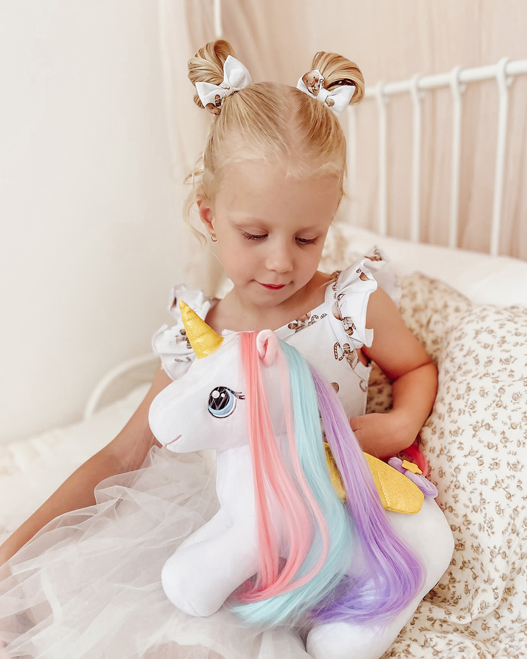 Hey👋, cute unicorn, 🦄what kind of hairstyle do you like? 🤗
The little hairstylist can satisfy you